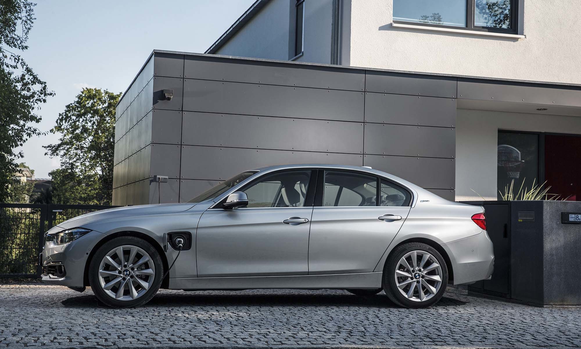 330E 2015 Lifestyle Image