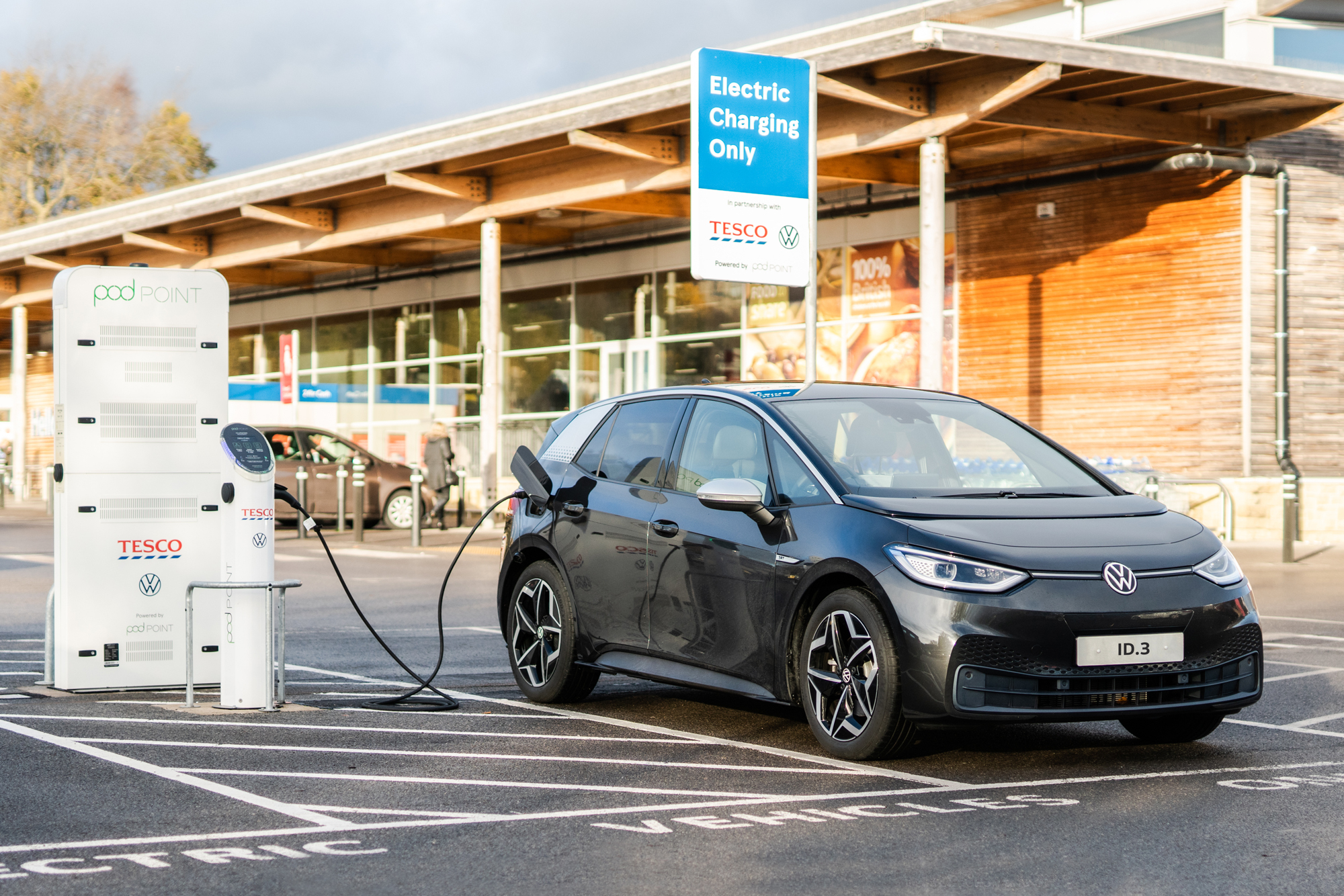 How much does it cost to charge an electric car deals at tesco