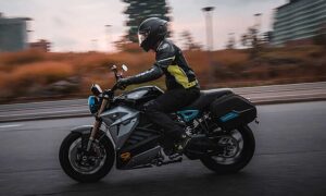 Energica esse esse 9 lifestyle image