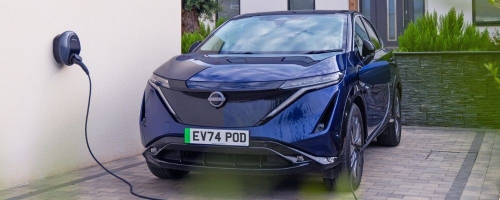 Electric Nissan Ariya next to a Pod Point Solo 3S home EV charger